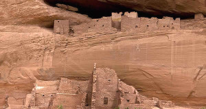White House ruins, Canyon de Chelly National Monument, Arizona, Estados Unidos. Author Cacophony. Licensed under the Creative Commons Attribution-Share Alike