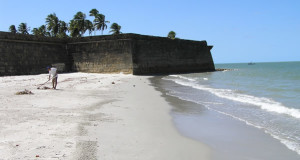 A praia do Forte Orange, Itamaracá, Pernambuco, Brasil. Author and Copyright Marco Ramerini