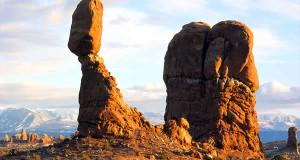 Balanced Rock, Arches National Park, Utah, Estados Unidos. Author US NPS. No Copyright