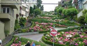 Lombard Street, San Francisco, Califórnia, Estados Unidos. Author Jan Kronsell. No Copyright
