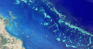 Grande Barreira de Coral, Queensland, Austrália. Author NASA, by MISR. No Copyright