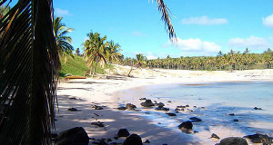 Praia de Anakena, Ilha de Páscoa, Chile. Author LuxoDresden. Licensed under the Creative Commons Attribution-Share Alike