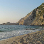 A praia de Petani, Cefalônia, Ilhas Jónicas, Grécia. Author and Copyright Niccolò di Lalla