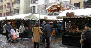 Mercado de Natal em Innsbruck, Áustria. Autor e Copyright Liliana Ramerini