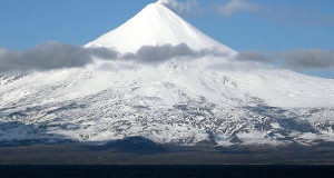 Mount Shishaldin, Unimak Island, Aleutian Islands, Alasca, Estados Unidos. Author Michael Theberge, NOAA Photo Library. No Copyright