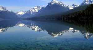 Lake McDonald, Glacier National Park, Montana, Estados Unidos. Author David Restivo, NPS. Licensed under the Creative Commons Attribution