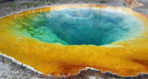Morning Glory Pool, Yellowstone National Park, Wyoming, Estados Unidos. Author Jon Sullivan. No Copyright
