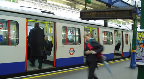 Metro de Londres, Reino Unido. Autor e Copyright Niccolò di Lalla