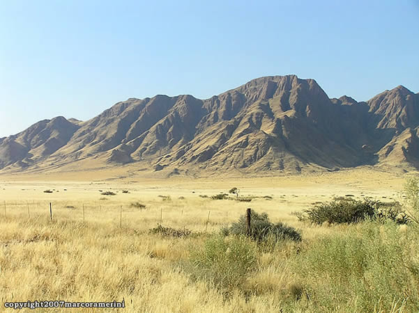 Naukluft Mountains (Naukluftberge), Namib-Naukluft N.P., Namíbia. Author Marco Ramerini
