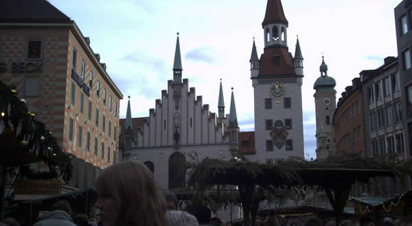 Altes Rathaus, Marienplatz, Munique, Baviera, Alemanha. Autor e Copyright Liliana Ramerini