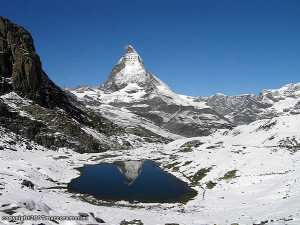 O Riffelsee e o Cervino-Matterhorn, Zermatt, Suiça. Autor e Copyright Marco Ramerini