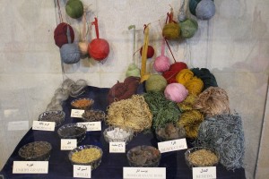 Cores e tecidos, Museu do Tapete do Irã, Teerã, Irã. Autor e Copyright Marco Ramerini