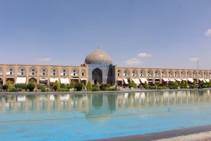 A mesquita do xeique Lotfollah na praça Naqsh-e jahān, Isfahan, Irã. Autor e Copyright Marco Ramerini