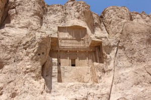 O túmulo de Artaxerxes I, Naqsh-e Rostam, Irã. Autor e Copyright Marco Ramerini