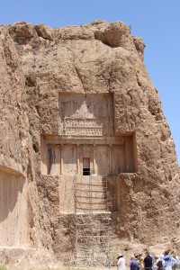 O túmulo de Xerxes I, Naqsh-e Rostam, Irã. Autor e Copyright Marco Ramerini