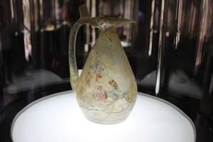 Vaso de vidro, Museu do Cristal e da Cerâmica, Teerã, Irã. Autor e Copyright Marco Ramerini.