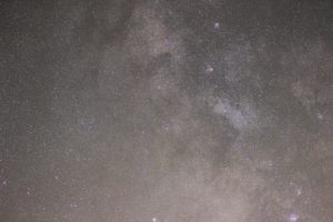 Nebulosas Omega (M17), Eagle (M16), Trifida (M20) e Laguna (M8), Sagitta. Objetiva Canon USM (70-300 mm) 70 mm F 4.0, ISO 1600, velocidade do obturador 2 minutos, seguindo com a Sky Adventurer SkyWatcher. Autor e Copyright Marco Ramerini