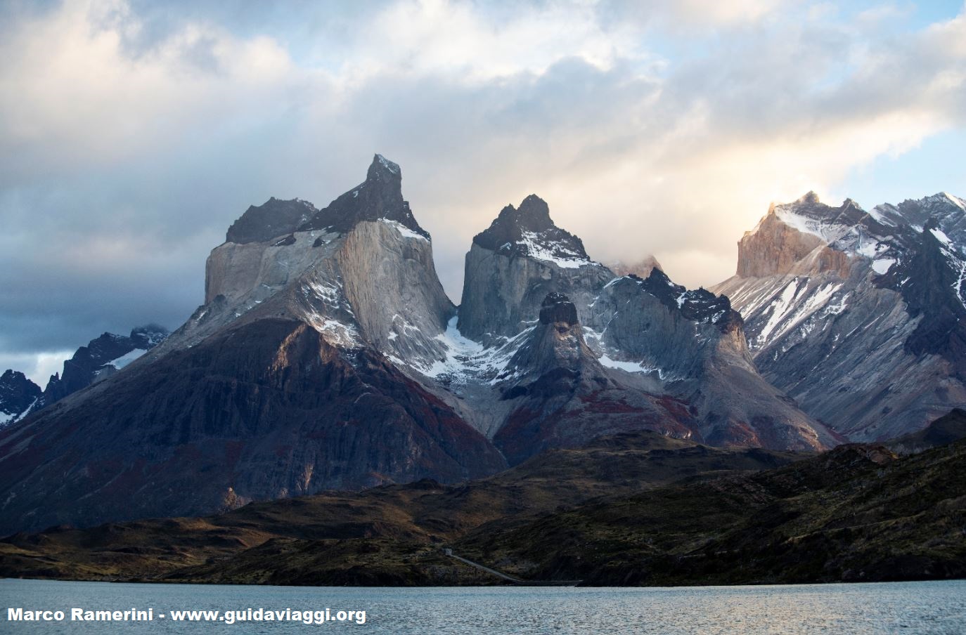 Cuernos del Paine, Parque Nacional Torres del Paine, Chile. Autor e Copyright Marco Ramerini