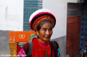 Donna, Zhoucheng, Yunnan, China. Autor e Copyright Marco Ramerini ..