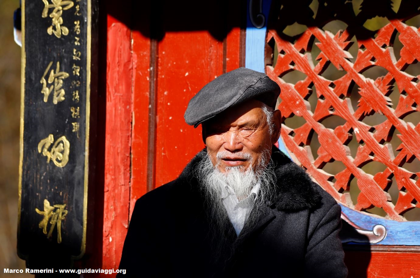 Homem, Shigu, Yunnan, China. Autor e Copyright Marco Ramerini.