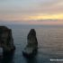 Por do sol nas rochas do Raouché, Beirute, Líbano. Autor e Copyright Marco Ramerini