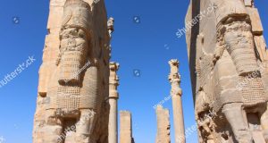 Porta de todas as nações. Ruínas da capital cerimonial do Império Persa (Império Aquemênida), Irã. Autor e Copyright Marco Ramerini.