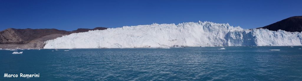A frente da geleira Eqi, Groenlândia. Autor e Copyright Marco Ramerini