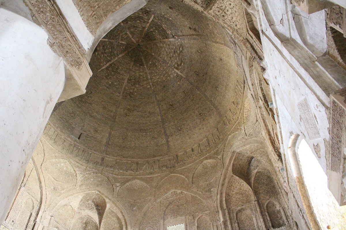A cúpula Nezam al-Molk, Grande Mesquita (Mesquita Jāmeh), Isfahan, Irã. Autor e Copyright Marco Ramerini