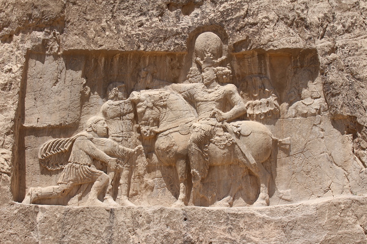 O triunfo de Shapur I, Naqsh-e Rostam, Irã. Autor e Copyright Marco Ramerini