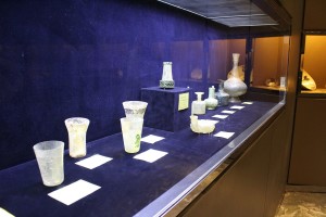 Artigos de vidro, Museu do Cristal e da Cerâmica, Teerã, Irã. Autor e Copyright Marco Ramerini.