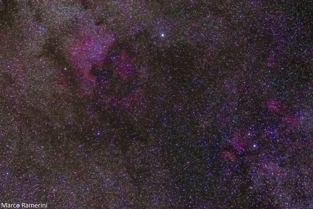 Nebulosa Nord America, Cygnus. Objetiva Canon USM(70-300 mm) 70 mm F 4.0, ISO 1600, velocidade do obturador 2 minutos, seguindo com a Sky Adventurer SkyWatcher. Autor e Copyright Marco Ramerini